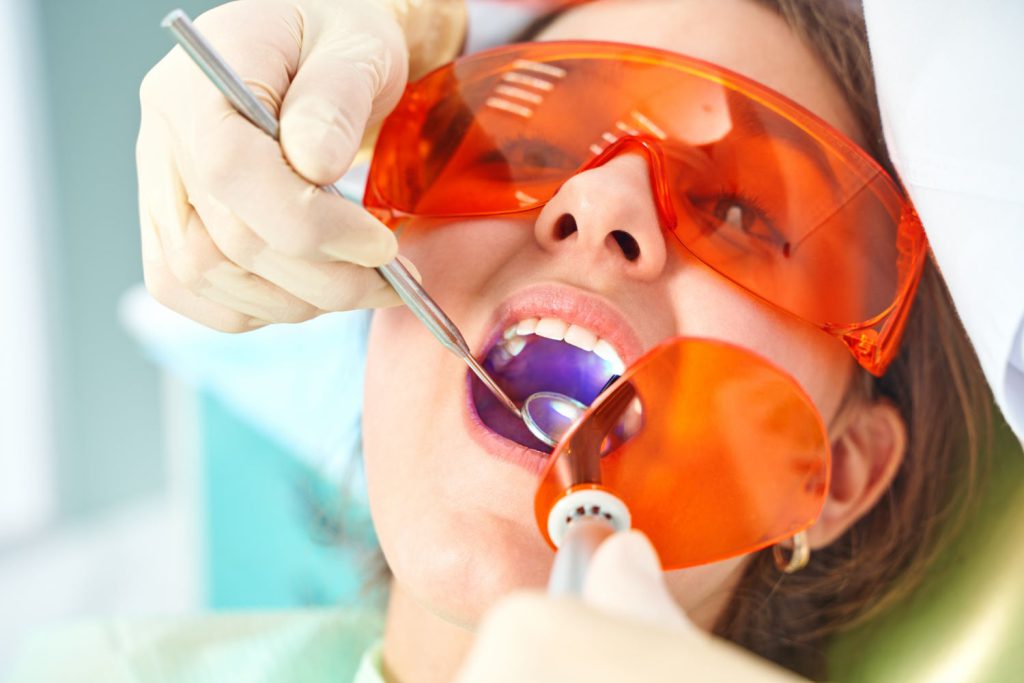 Badanie przeprowadzone na próbie pacjentów korzystających z usług poznańskich gabinetów stomatologicznych dostarcza informacji na temat najskuteczniejszych metod wybielania zębów
