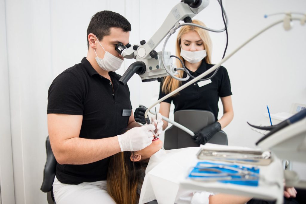 Stomatologia obecnie rozwija się w bardzo szybkim tempie, wprowadzając nowoczesne metody leczenia zębów